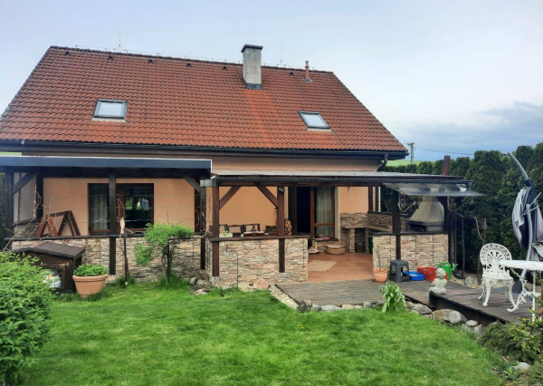 6 izbový rodinný dom v obci Mikušovce  , pozemok 1048 m2