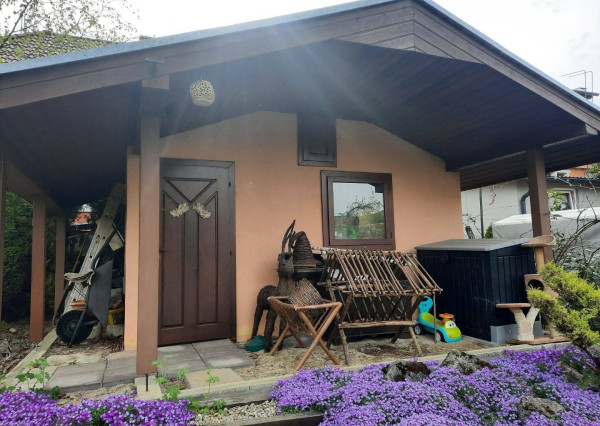 6 izbový rodinný dom v obci Mikušovce  , pozemok 1048 m2