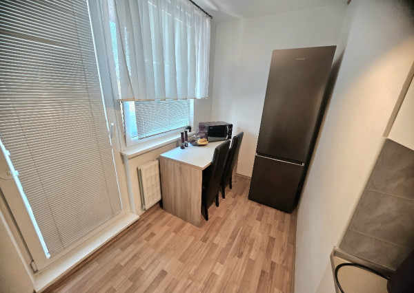 1 izbový byt Bánovce nad Bebravou-CENTRUM-STRED/BALKÓN/ 44m2