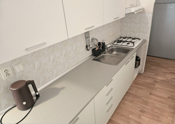 1 izbový byt Bánovce nad Bebravou-CENTRUM-STRED/BALKÓN/ 44m2