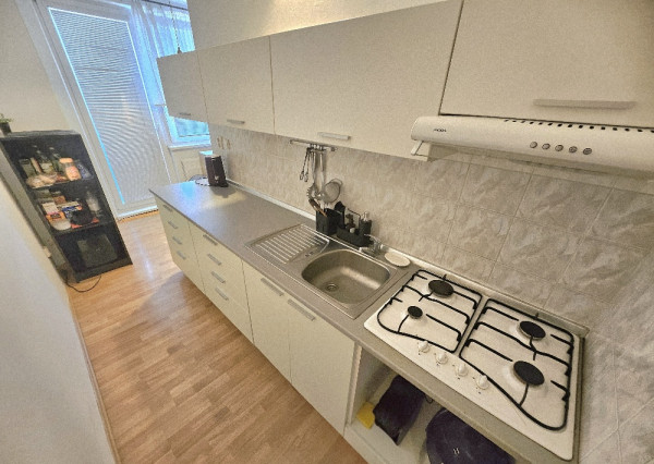 1 izbový byt Bánovce nad Bebravou-CENTRUM-STRED/BALKÓN/ 44m2