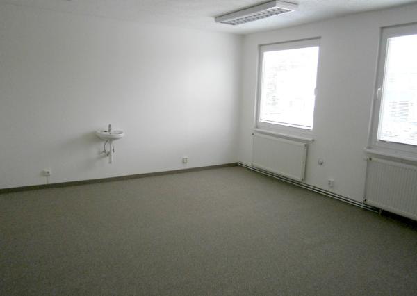Prenájom kancelárskych priestorov-31m2, Vrbovská Cesta, Piešťany