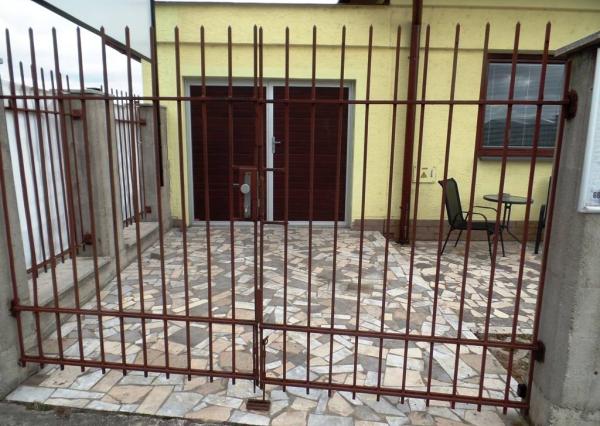 Na prenájom administratívna budova 160 m2 s garážou - Nové Mesto nad Váhom