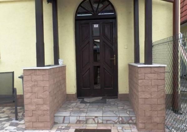 Na prenájom administratívna budova 160 m2 s garážou - Nové Mesto nad Váhom