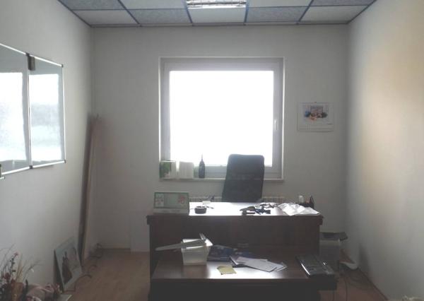 Na prenájom administratívna budova 160 m2 s garážou - Nové Mesto nad Váhom