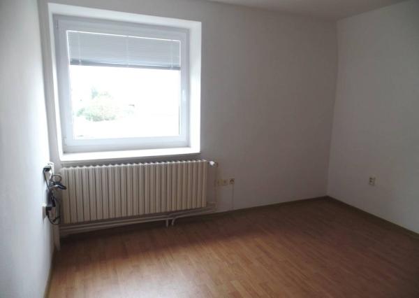 Na prenájom administratívna budova 160 m2 s garážou - Nové Mesto nad Váhom
