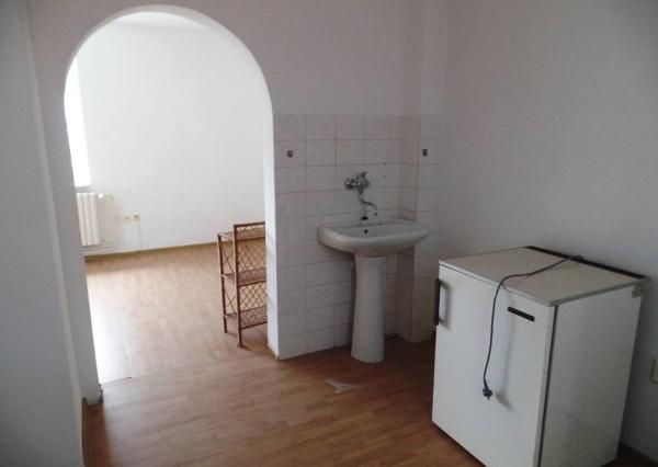 Na prenájom administratívna budova 160 m2 s garážou - Nové Mesto nad Váhom