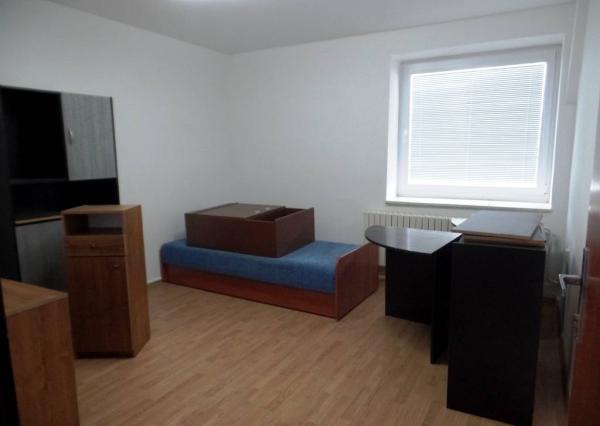Na prenájom administratívna budova 160 m2 s garážou - Nové Mesto nad Váhom