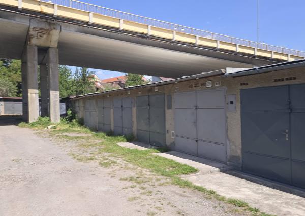 NA PREDAJ MUROVANÁ GARÁŽ 18 m² VO ZVOLENE – ELEKTRINA, VLASTNÝ POZEMOK, VÝBORNÁ LOKALITA