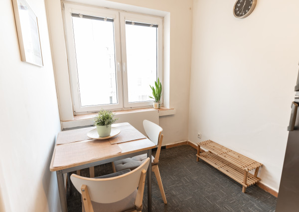 Na prenájom 1 izb. byt 42 m², klimatizovaný, Kúpeľná  ul, BA I – Staré Mesto, od 1.7.2026