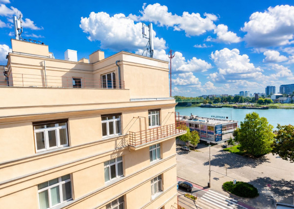 Na prenájom 1 izb. byt 42 m², klimatizovaný, Kúpeľná  ul, BA I – Staré Mesto, od 1.7.2026