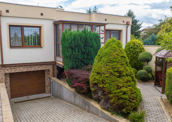 EXKLUZÍVNA PONUKA   Rodinný dom Topoľčany, pozemok 733 m2