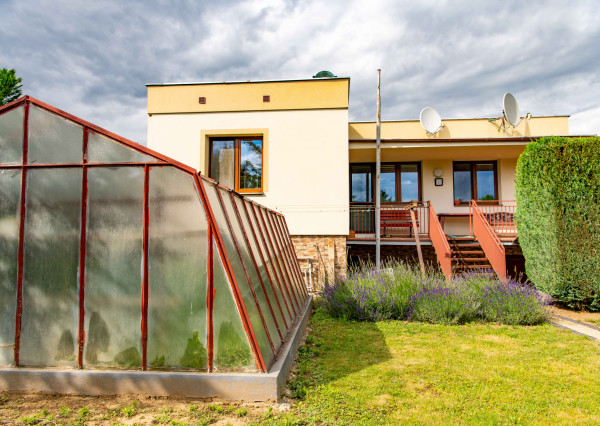 EXKLUZÍVNA PONUKA   Rodinný dom Topoľčany, pozemok 733 m2