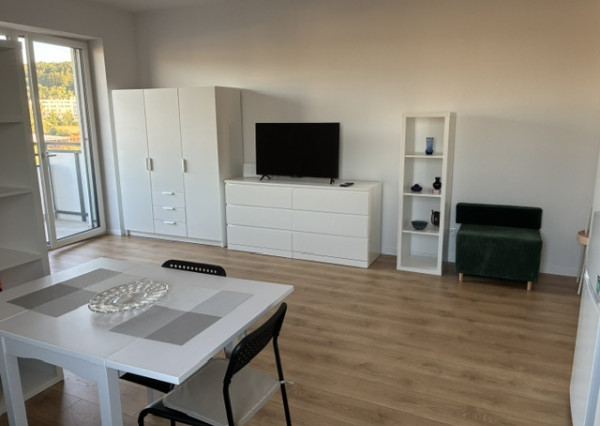 Na prenájom 1 izbový byt v Novej Dubnici, kompletne zariadený