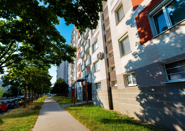 Na predaj 1-izbový byt s lodžiou, 38  m², Hraničná ul. Ružinov – Prievoz