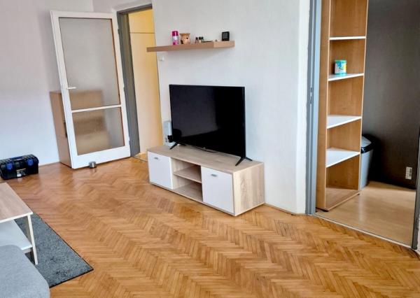 Prenájom 1-izbového bytu 42m2, A. Hlinku Piešťany