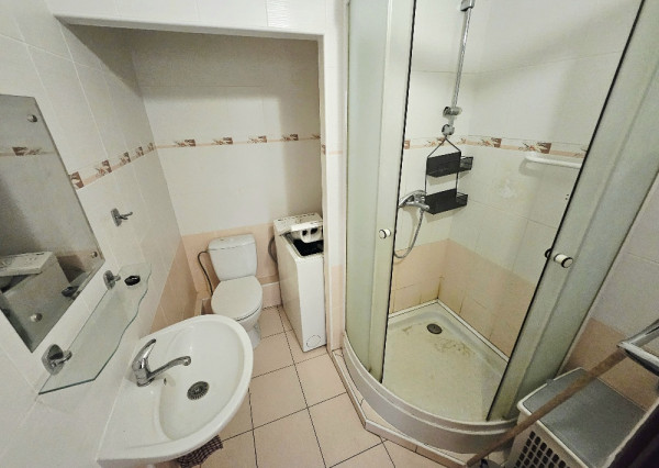 Prenájom 1 izbový byt / CENTRUM/ 42 m2/ BALKÓN/ PIVNICA