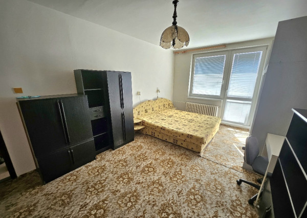Prenájom 1 izbový byt / CENTRUM/ 42 m2/ BALKÓN/ PIVNICA