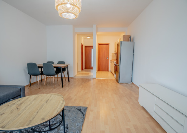 Na prenájom luxusný 2-izbový byt, 73 m², garážové státie, Bratislava – Ružinov (Hrachová), ihneď voľný