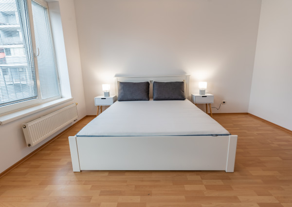 Na prenájom luxusný 2-izbový byt, 73 m², garážové státie, Bratislava – Ružinov (Hrachová), ihneď voľný