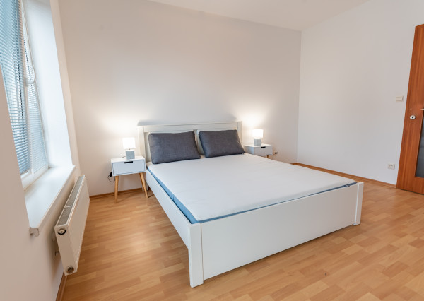 Na prenájom luxusný 2-izbový byt, 73 m², garážové státie, Bratislava – Ružinov (Hrachová), ihneď voľný