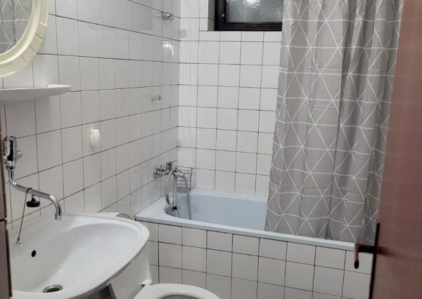 Prenájom 2 izbový byt s parkovaním Pod Párovcami, Piešťany.