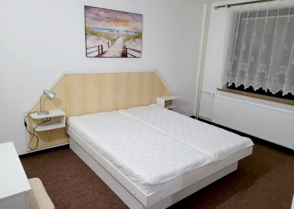 Prenájom 2 izbový byt s parkovaním Pod Párovcami, Piešťany.