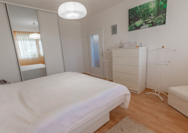 Na prenájom priestranný 3-izbový byt s lodžiou, 101 m², nádherný výhľad na Bratislavu,Zadunajská cesta, Petržalka, od 10/2026