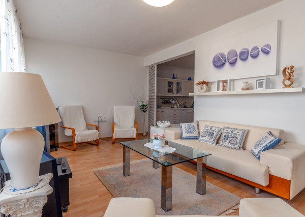 Na prenájom priestranný 3-izbový byt s lodžiou, 101 m², nádherný výhľad na Bratislavu,Zadunajská cesta, Petržalka, od 10/2026