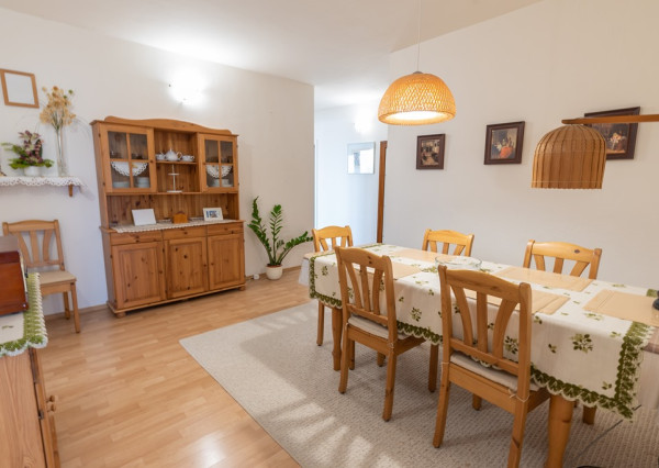 Na prenájom priestranný 3-izbový byt s lodžiou, 101 m², nádherný výhľad na Bratislavu,Zadunajská cesta, Petržalka, od 10/2026