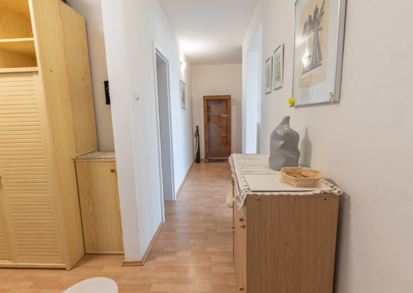 Na prenájom priestranný 3-izbový byt s lodžiou, 101 m², nádherný výhľad na Bratislavu,Zadunajská cesta, Petržalka, od 10/2026