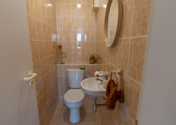 Na prenájom priestranný 3-izbový byt s lodžiou, 101 m², nádherný výhľad na Bratislavu,Zadunajská cesta, Petržalka, od 10/2026