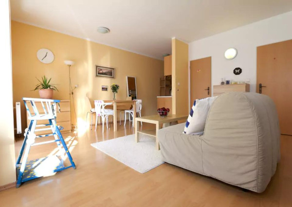 Na prenájom krásny a veľký 1-izbový byt s balkónom, 48 m², Agátová ul. Dúbravka, voľný od 15.8.2026