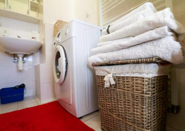 Na prenájom krásny a veľký 1-izbový byt s balkónom, 48 m², Agátová ul. Dúbravka, voľný od 15.8.2026