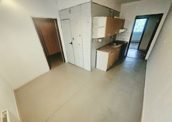 2,5 izbový byt Bánovce nad Bebravou/CENTRUM-STRED/PLASTOVÉ OKNÁ