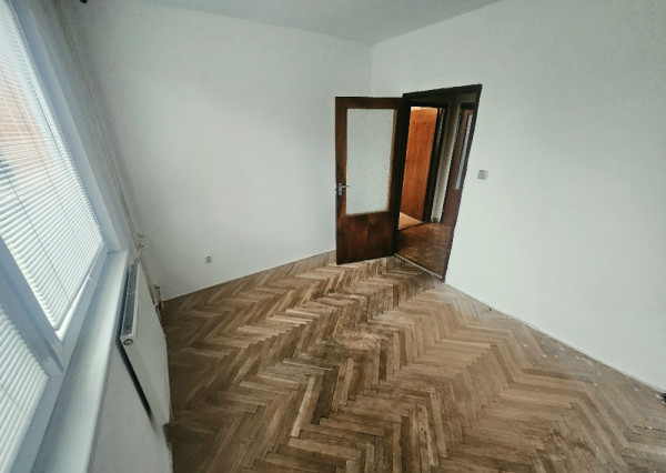 2,5 izbový byt Bánovce nad Bebravou/CENTRUM-STRED/PLASTOVÉ OKNÁ