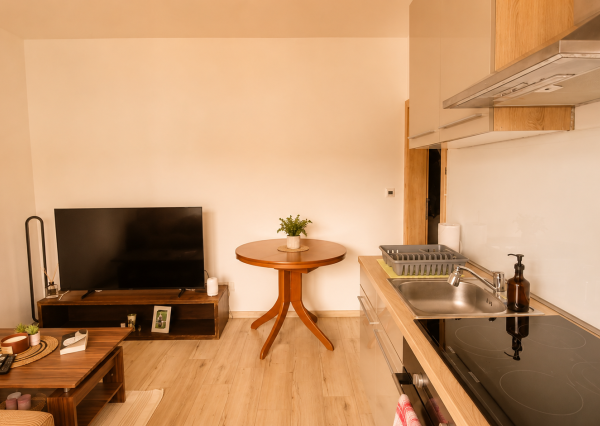 Moderný 2-izbový byt s balkónom a vlastným parkovaním v novostavbe Moravany nad Váhom