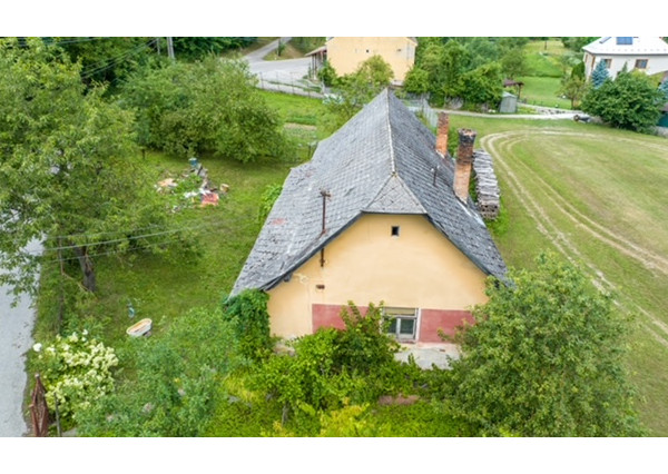 Na predaj pozemok 1308 m2 s rodinným domom Košecké Podhradie