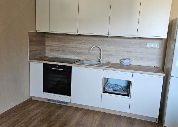 Krásna, slnečná garsónka 33m2 + balkón Trenčianske Teplice