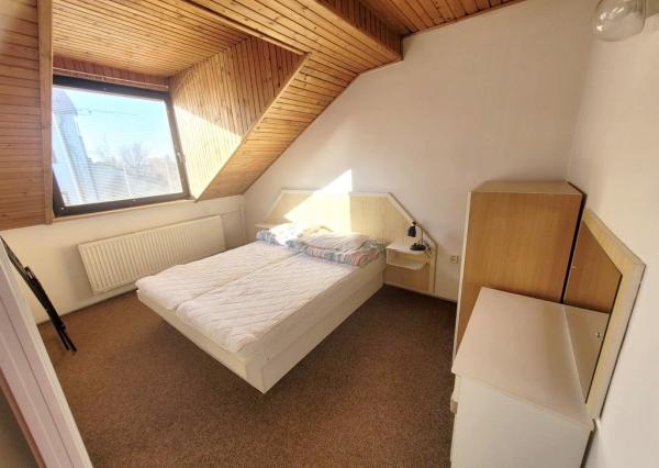 Na prenájom 2 izbový byt s parkovaním Pod Párovcami, Piešťany.
