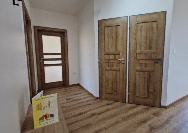 ** EXKLUZÍVNE ** Na predaj 3-izbový byt s balkónom po rozsiahlej modernej rekonštrukcií - ul Dukelská, Nové Mesto n/V