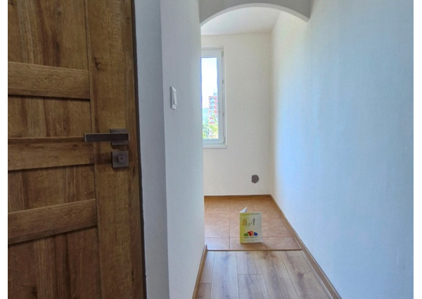 ** EXKLUZÍVNE ** Na predaj 3-izbový byt s balkónom po rozsiahlej modernej rekonštrukcií - ul Dukelská, Nové Mesto n/V