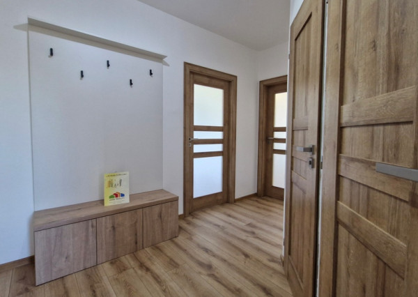 ** EXKLUZÍVNE ** Na predaj 3-izbový byt s balkónom po rozsiahlej modernej rekonštrukcií - ul Dukelská, Nové Mesto n/V