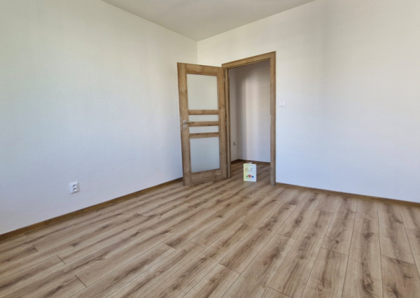 ** EXKLUZÍVNE ** Na predaj 3-izbový byt s balkónom po rozsiahlej modernej rekonštrukcií - ul Dukelská, Nové Mesto n/V