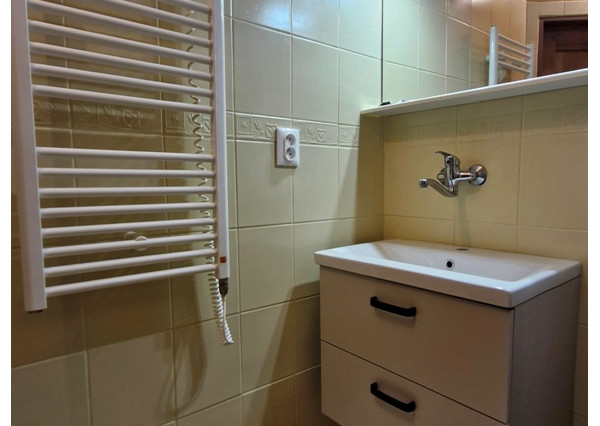 ** EXKLUZÍVNE ** Na predaj 3-izbový byt s balkónom po rozsiahlej modernej rekonštrukcií - ul Dukelská, Nové Mesto n/V