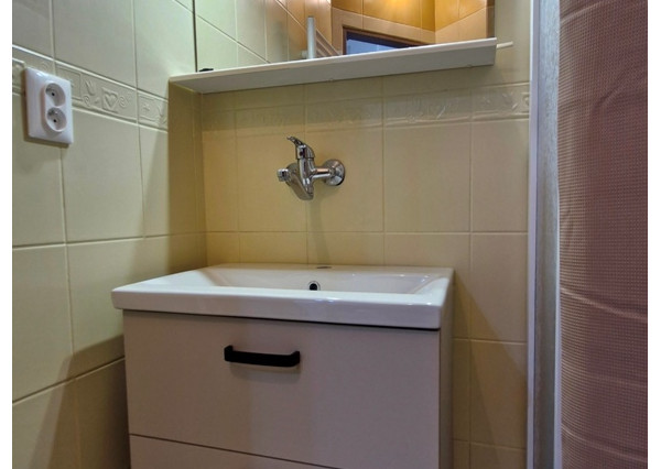 ** EXKLUZÍVNE ** Na predaj 3-izbový byt s balkónom po rozsiahlej modernej rekonštrukcií - ul Dukelská, Nové Mesto n/V