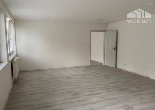 Kancelárske a prevádzkové priestory- Dubnica nad Váhom (52 m2, 104 m2)