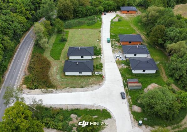 SKVELÁ CENA! NOVOSTAVBA 100 M2 BUNGALOV 4+1 *TYP 1* S POTOKOM, PRAŠNÍK