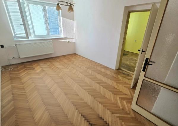 3 izbový byt Bánovce nad Bebravou/CENTRUM/62 m2 LOGGIA/PIVNICA