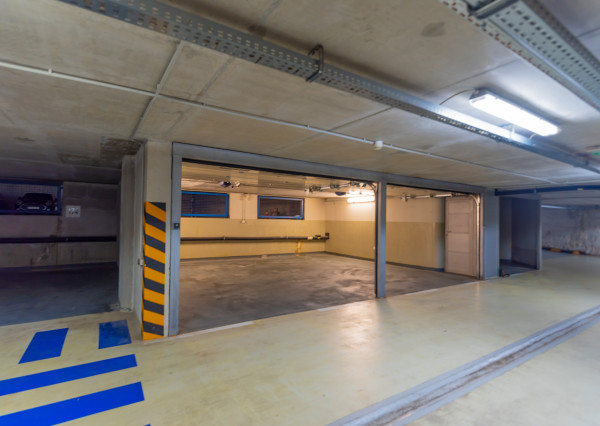Na prenájom 2-garáž, 42 m², v garážovom dome, Cintorínska ul., voľný od 1.9.
